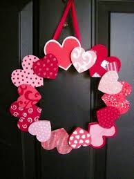 Artisanat Pour La Saint Valentin Collez Les Coeurs Roses Autour De La Porte Cette Heur Decorations Saint Valentin Saint Valentin Diy Valentines Bricolage