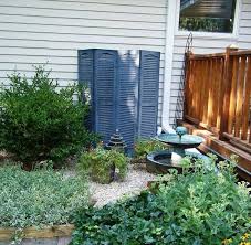 Paravent Fur Garten 15 Ideen Fur Einen Beweglichen Sichtschutz Paravent Garten Gartengestaltung Umfunktionierte Fensterladen