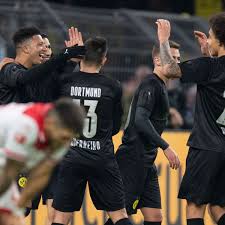 Jun 25, 2021 · die deutsche fußballliga hat den spielplan für die saison 2021/22 veröffentlicht. Bvb Trikot 21 22 Geleakt Dortmund Auswarts Im Zick Zack Muster Bvb