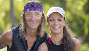 Après avoir été sauvés par l'enveloppe noire la semaine dernière, mounir et lydia, les jeunes mariés, doivent faire toute la. Pekin Express 2020 Qui Sont Les Candidats De La Saison 13