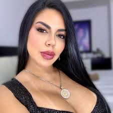 VERÓNICA QUINTERO (@veronik_g_q_) • Threads, Say more