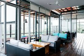 Di sini, terdapat berbagai menu dengan tekstur yang beragam, dari mulai pasta hingga pizza, dan berbagai makanan ringan lainnya. Cafe Lawangwangi Creative Space