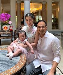 She retired from the republic of singapore navy in 2017, having held the rank of major in the naval diving unit. Comelnya Cucu Tan Sri Vincent Tan Beraya Dengan Beg Hermes Dah Tau Ker