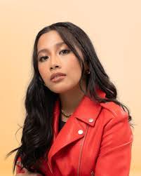 Carolyn Cordero's Instagram, Twitter & Facebook