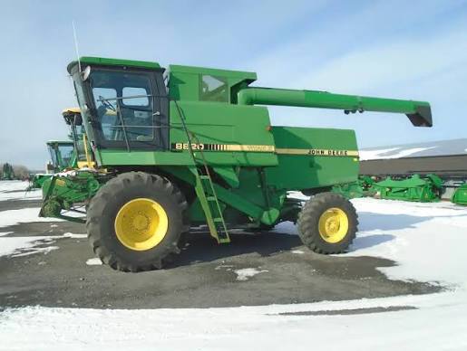 John Deere 8820 Titan II Combine