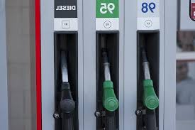 Amerikanen maken zich boos over snel stijgende benzineprijzen. Benzinestation Gas Brandstof Benzine Diesel Pomp Olie Auto Petroleum Tank Pikist