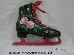 beschlderde schaats met rozen handgeschilderd door creamees en dus uniek handpainted skate with roses schaatsen