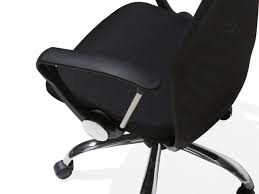 It comes in a choice of colors and is easy to adjust for the perfect fit. Leather Office Chair Deluxe Black Office Chair With Chrome High Backrest Favourable Supply24