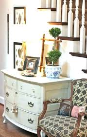 30 Unique Vintage Entryway Table Design Ideas That Will Enhance Your Small Space Decor It S Hallway Table Decor Decor Home Decor