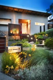 Attractive Front Yard Landscaping And Garden Designs With 50 Creative Ideas Modern Front Yard Modern Landscaping Front Yard Design
