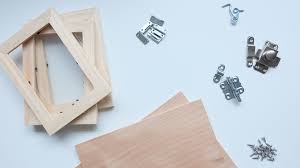 Diy Activite Bebe Des Cadres A Serrures Inspire De La Pedagogie Montessori Vie Pratique Montessori Pedagogie Montessori Montessori