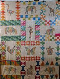 Beautifully illustrated and fantastically detailed, dracopedia: Floral Menagerie Quilt