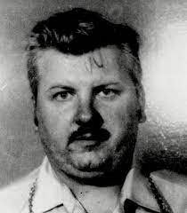 Annesi ve kız kardeşleriyle ilişkileri her zaman iyi olmuştu. John Wayne Gacy Biography Murders Execution Facts Britannica