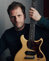 Джастин тимберлейк, джуно темпл, джун скуиб и др. Meet Giles Palmer The Netflix Composer With A Serious Collection Of Guitars