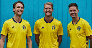 För att få bära den har svenska fotbollförbundet och adidas satt upp ett antal krav. Herrlandslaget Lyfter Fram Fansen Vill Bli Varldens Storsta Siktar Pa 20 000 Cafe Se