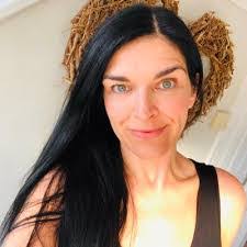 Laura Teague's Instagram, Twitter & Facebook