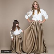 صور جويل ماردينيان وابنتها إيلا بإطلالات متطابقة للجاذبية والأناقة عنوان Mothers Fashion Stylish Outfits Modest Fashion