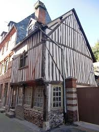 Maison A Pans De Bois Dite De Henri Iv A Quillebeuf Sur Seine En 2020 Pan De Bois Maison Monuments Historiques