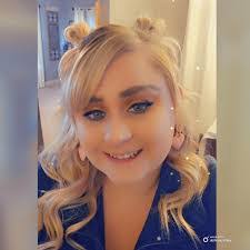 Amber Clements's Instagram, Twitter & Facebook