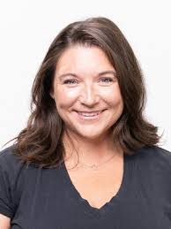 Stephanie Kirkpatrick's Instagram, Twitter & Facebook