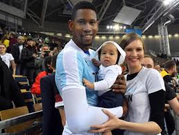 Wilfredo león venero debuted in the cuban national team on may 24, 2008 in düsseldorf, aged 14 years and 10 months.3 he won the title of best receiver at world league 2009. Worldofvolley Photo Of The Day Leon With The Cutest Fan