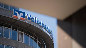 Private commercial banks, public savings banks and cooperative banks. Defying The Donald German Banks Stand By Iran Despite Strongest Sanctions In History