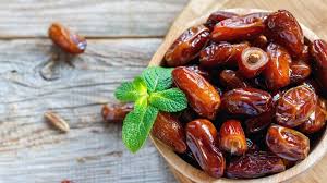 Kurma banyak digunakan sebagai bahan permen. 6 Manfaat Kurma Bagi Ibu Hamil Muda Dan Tua Saung Aqiqah