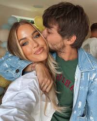 v a n i a💙 (@l0uisxvoice)