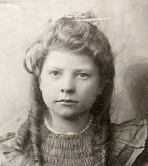 I am in need of an Oregon historian who can help me appreciate the  importance of a journal from 1839. The journal entries are mostly notes of  encouragements from her friends and