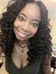 Mia Hunt's Instagram, Twitter & Facebook