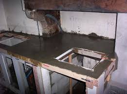 Plan de travail en béton de 5 cm d'épaisseur. Etourdissant Plan De Travail En Beton Plan De Travail Beton Brut Entretien Plan De Travail Beton Beton Cire Cuisine Cuisine Beton