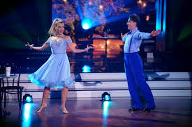 Die erste staffel fand im jahr 2006 statt, 2020 wurde die dreizehnte staffel ausgestrahlt. Let S Dance Am 12 3 2021 Fakten Wer Ist Ausgeschieden Punkte Tanze Songs