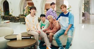 看到這個留言快笑死 突然想到把武肺肺炎變成狼人殺 大概會變成這樣吧： 天黑請閉眼 。 肺炎請睜眼，請選擇一名要感染的玩家 肺炎請閉眼。 預言家請睜眼，請選擇一名想要查驗的玩家 他的身分是：pcr 陽性。 預言家請閉眼 女巫請睜眼，今天確診的人是他，你有一隻疫苗你要用嗎？ Zmjxixzb8hn8ym