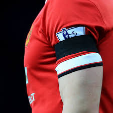 Browse the best official manchester united football kits, shirts, merch and the rest. Why Manchester United Are Wearing Black Armbands Vs West Brom Manchester Evening News