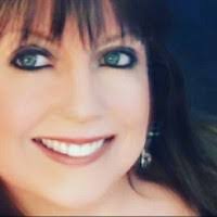 Ann Lavelle's Instagram, Twitter & Facebook