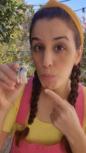 המורה הראשונה שלי- בל