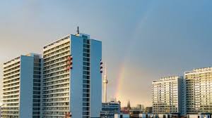 Der immobilienkonzern deutsche wohnen hingegen will auf nachforderungen an mieter nicht verzichten. Berlin Deutsche Wohnen Kundigt Mieten Obergrenze An Wirtschaft Sz De