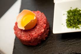 Hier Finden Sie Das Rezept Zu Sudtirols Bestem Beef Tartar Oder Sie Kommen Direkt Ins Schloss Hotel Korb Und Lassen Es Sich Anric Beef Tartare Rezepte Lecker