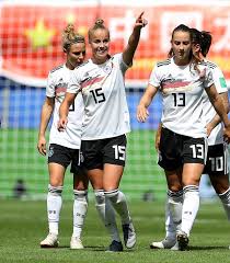 Gwinn started playing football at the age of eight years for tsg ailingen and later for vfb friedrichshafen. 19 Year Old Giulia Gwinn Joins Elite Company With Gorgeous Goal