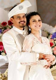 Fazira wan chek (born 9 february 1974), known professionally as erra fazira, is a malaysian actress, singer, fashion model, tv host, film producer. Majlis Resepsi Yusry Kru Lisa Surihani Meriah Hiburan Mstar