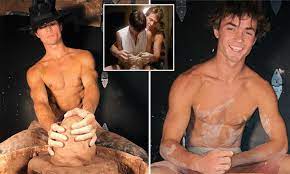 Hunky ceramic artist is dubbed TikTok's Patrick Swayze thanks to his  shirtless pottery videos | Daily Mail Online