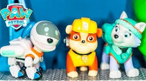Robot hond paw patrol middel maat nieuw verpakt in plastic 18,50 in een schenkdoos 22,50 werkt op batterijen maat geluid vastprijs. Paw Patrol Robodog 3 Pack Robo Dog Everest Rubble Toys Video Unboxing Youtube