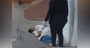يستند التقويم الإسلامي الى القمر. ØªÙ„Ù…ÙŠØ°Ø© Ù…Ø±Ù…ÙŠØ© Ù„Ù…Ø¯Ø© Ø³Ø§Ø¹ØªÙŠÙ† Ø£Ù…Ø§Ù… Ù…Ø¨ÙŠØª Ø¨Ù…Ø¹Ù‡Ø¯ Ø«Ø§Ù†ÙˆÙŠ ÙÙŠ ØªØµØ± Ø§Ù„Ù„Ù‡