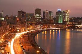 Localizada na costa do oceano atlântico, é o principal porto e centro administrativo de angola. Luanda Angola