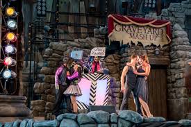 Here is a video of beetlejuice's rock and roll graveyard revue before it closed in early january 2016 to make way for the fast. Beetlejuice S Graveyard Revue At Universal Studios Florida Orlando Informer