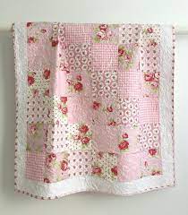 L'étagère murale débarque à votre rescousse pour occuper l'espace. 1000 Ideas About Baby Quilts On Pinterest Quilts Quilt Patterns And Quilt Blocks Girl Quilts Patterns Pink Quilts Baby Girl Quilts