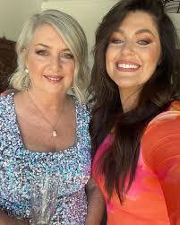 Hayley Dutton's Instagram, Twitter & Facebook