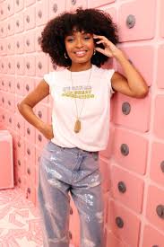 Katie Holmes Can T Stop Smiling Plus Pink The Acm Awards More Katie Holmes Celebrities Acm Awards