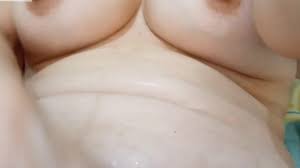 جارتي الشرموجة جوزها الديوث مو عم ينيكها بضل نهار كلو وهي تطلبني انيكها سكس  مصري 🇪🇬