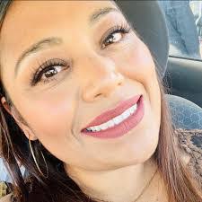 Iris Mauricio's Instagram, Twitter & Facebook